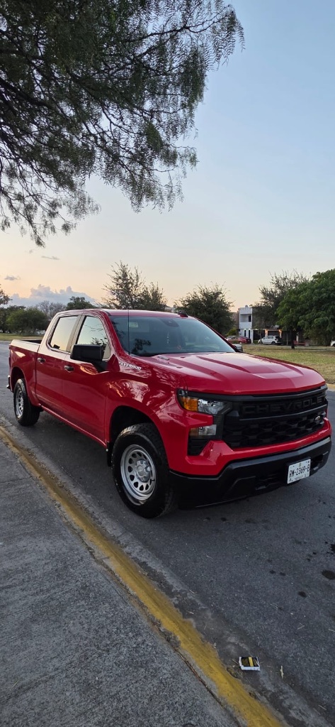 Kirp Clean – Silverado roja, autolavado premium a domicilio